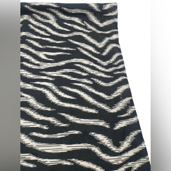 Never used! black and white Tiger Print Pillow Cover - Picture 6 of 10